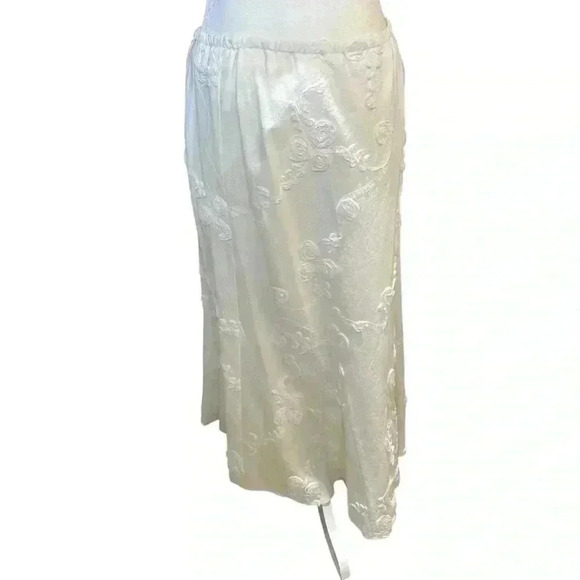 Lena Gabrielle New York White Floral embellished abstract skirt 8 - Picture 2 of 6